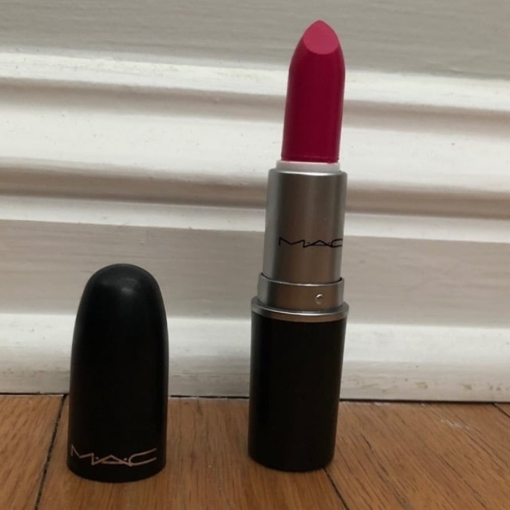 MAC LIPSTICK FLAT OUT FABULOUS